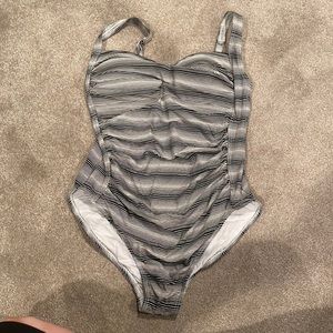 One piece swim suit
